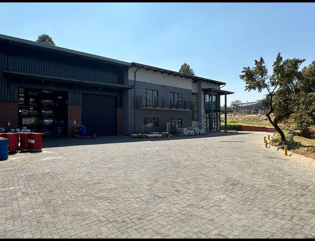 710M² WAREHOUSE TO LET IN LASER PARK